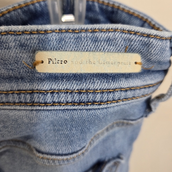⭐️Pilcro Distressed Boyfriend Jeans Size 30 - Picture 5 of 8
